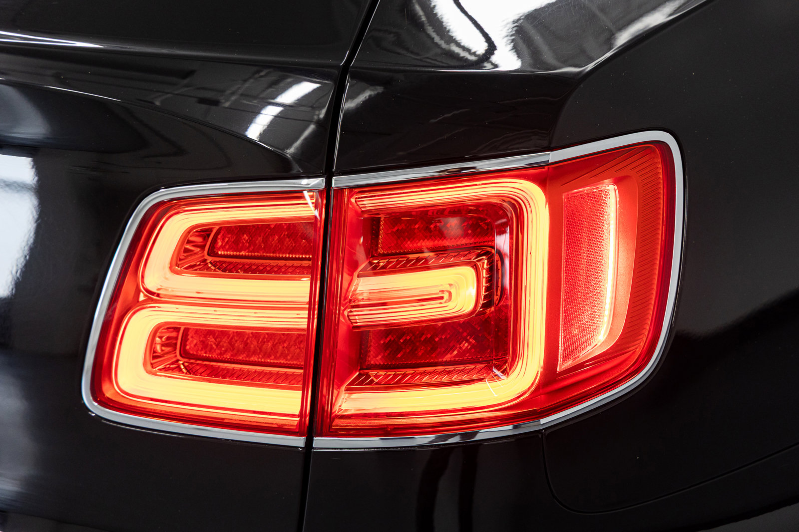 Used 2020 Bentley Bentayga image 22