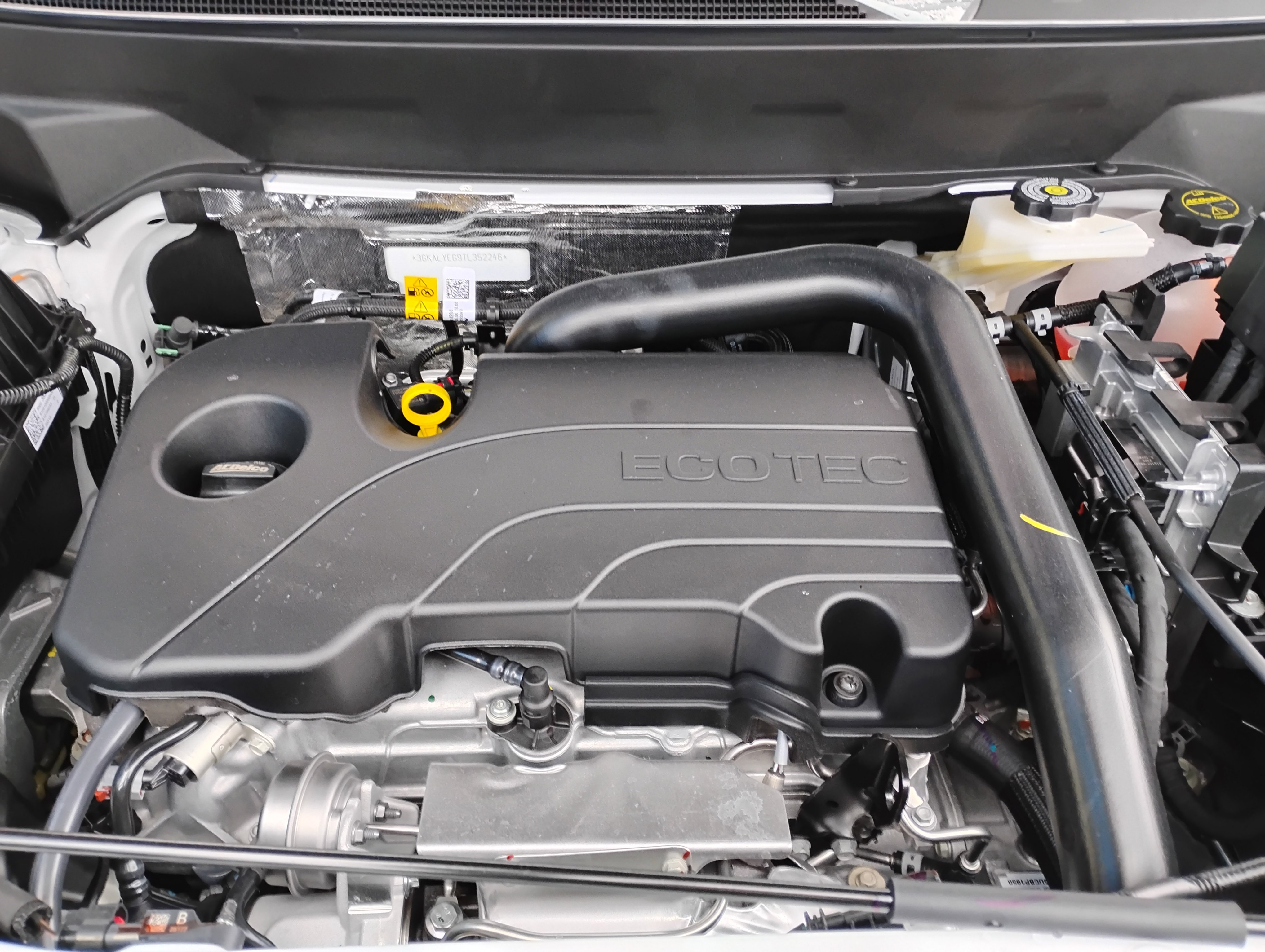 New 2026 GMC Terrain AT4 w/ LPO, Black Badging Package image 38