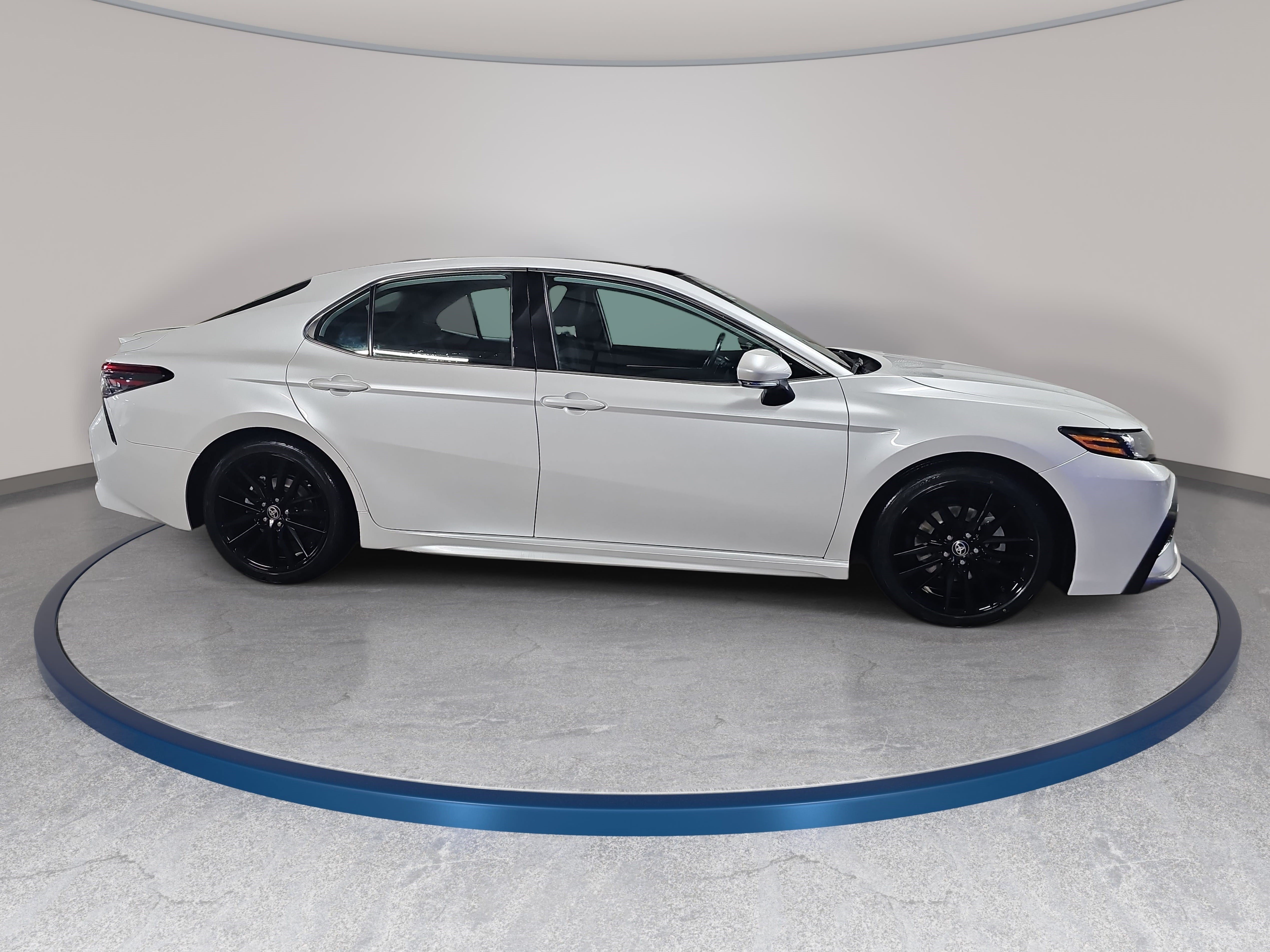 Used 2021 Toyota Camry XSE FWD image 4