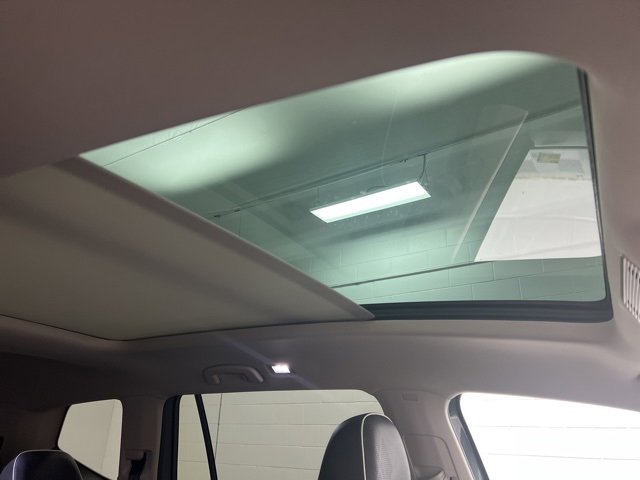 Used 2025 Volkswagen Atlas SEL Premium R-Line image 28