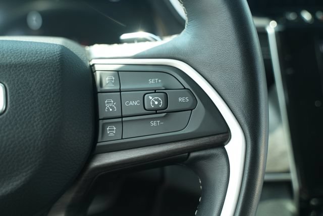Used 2022 Jeep Grand Cherokee L Limited AWD/4WD image 34