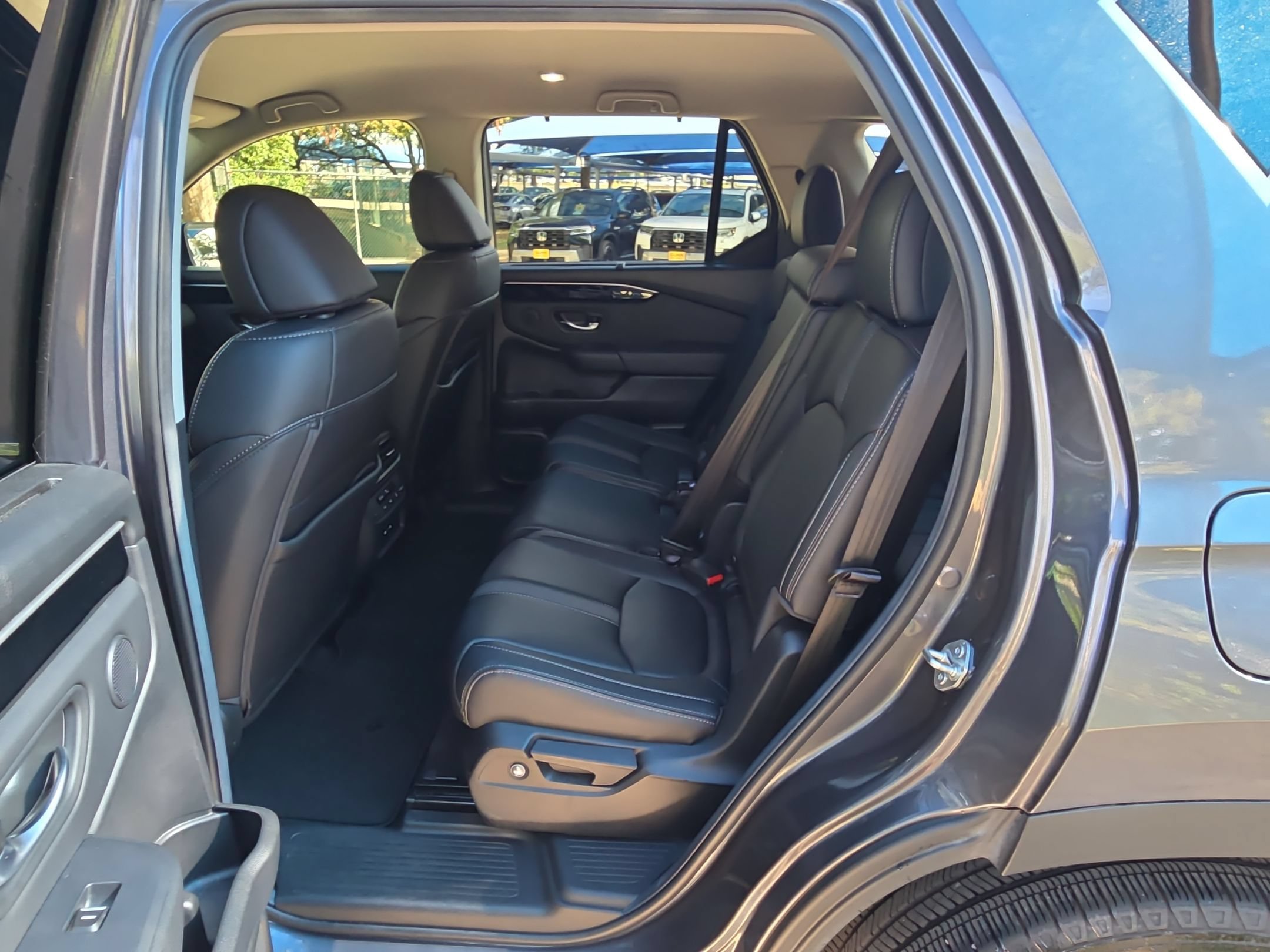 Used 2025 Honda Pilot EX-L image 14