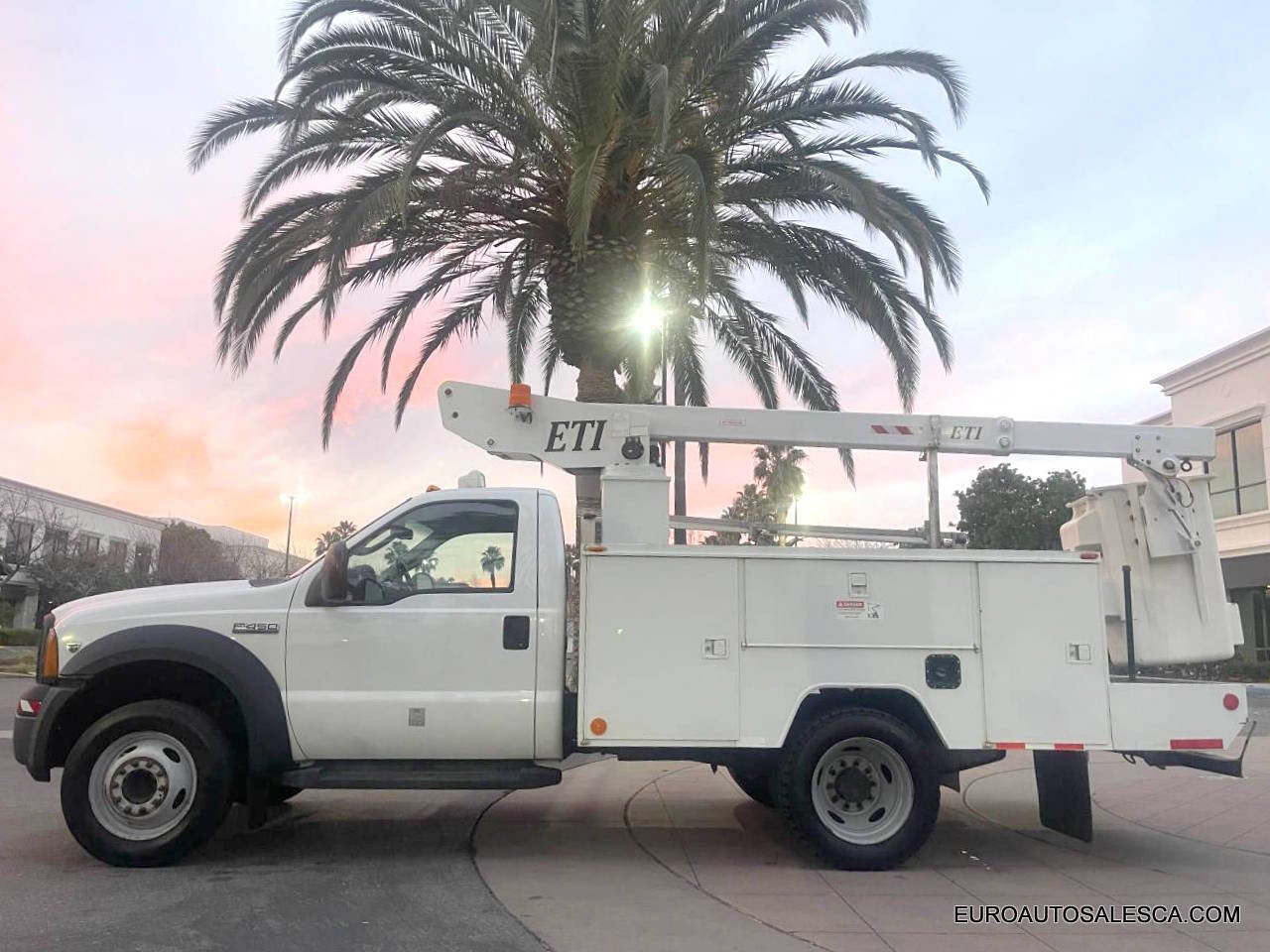 Used 2006 Ford F450 4X2 2dr Regular Cab 140.8 200. image 9