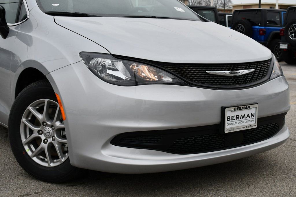 New 2026 Chrysler Voyager LX image 2