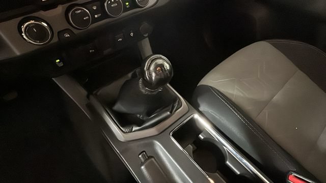 Used 2022 Toyota Tacoma TRD Sport w/ TRD Premium Sport Package AWD/4WD image 20