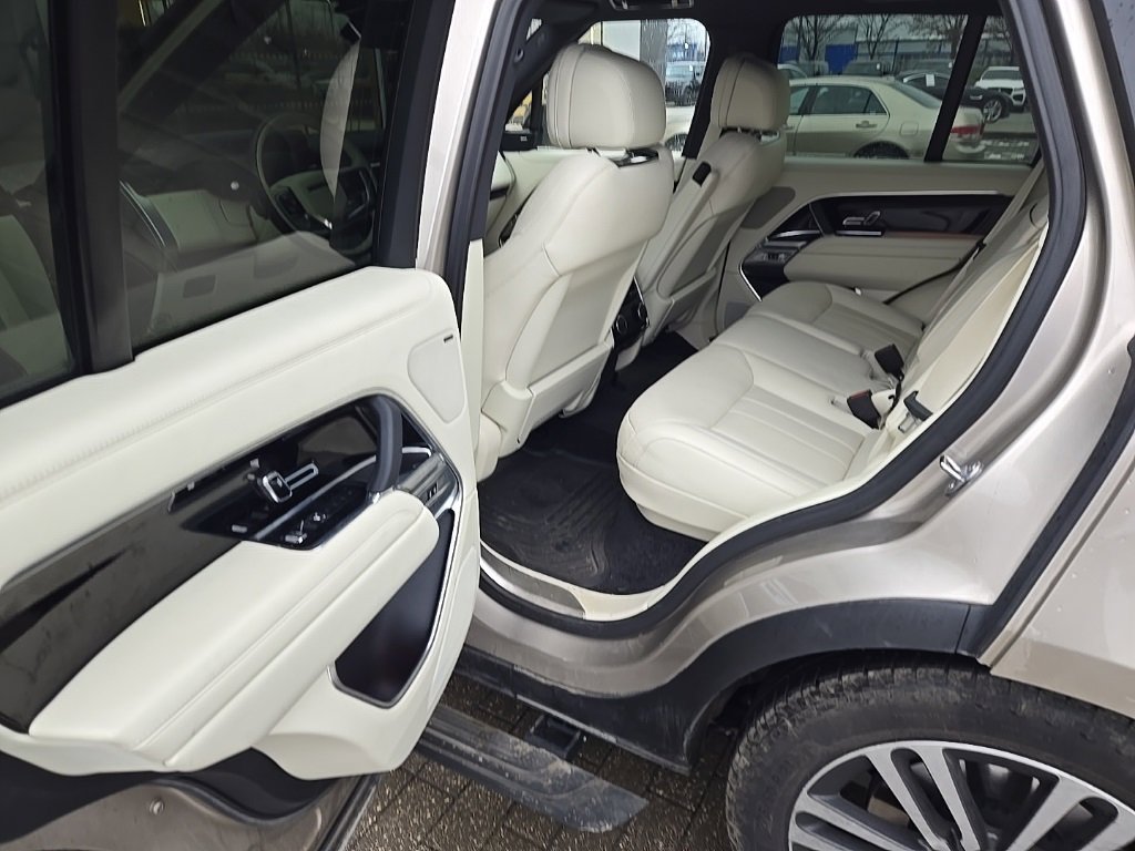 Used 2023 Land Rover Range Rover SE image 17