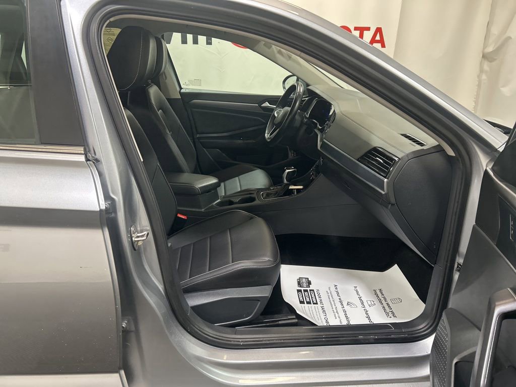 Used 2024 Volkswagen Jetta SE image 11