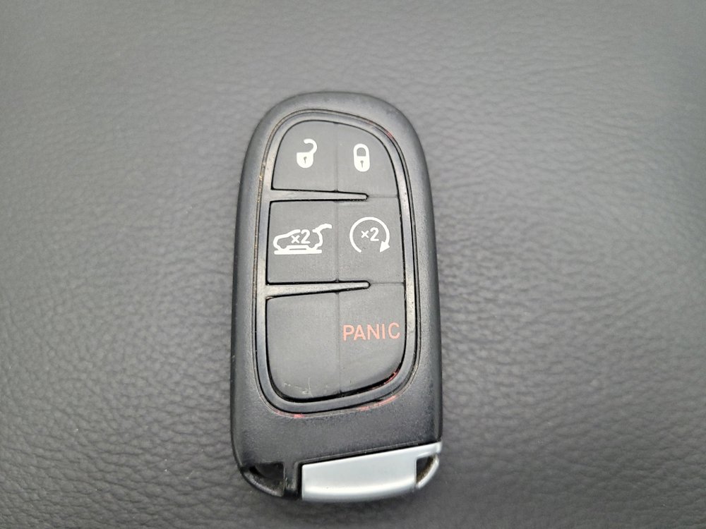 Used 2019 Jeep Cherokee Limited FWD image 32