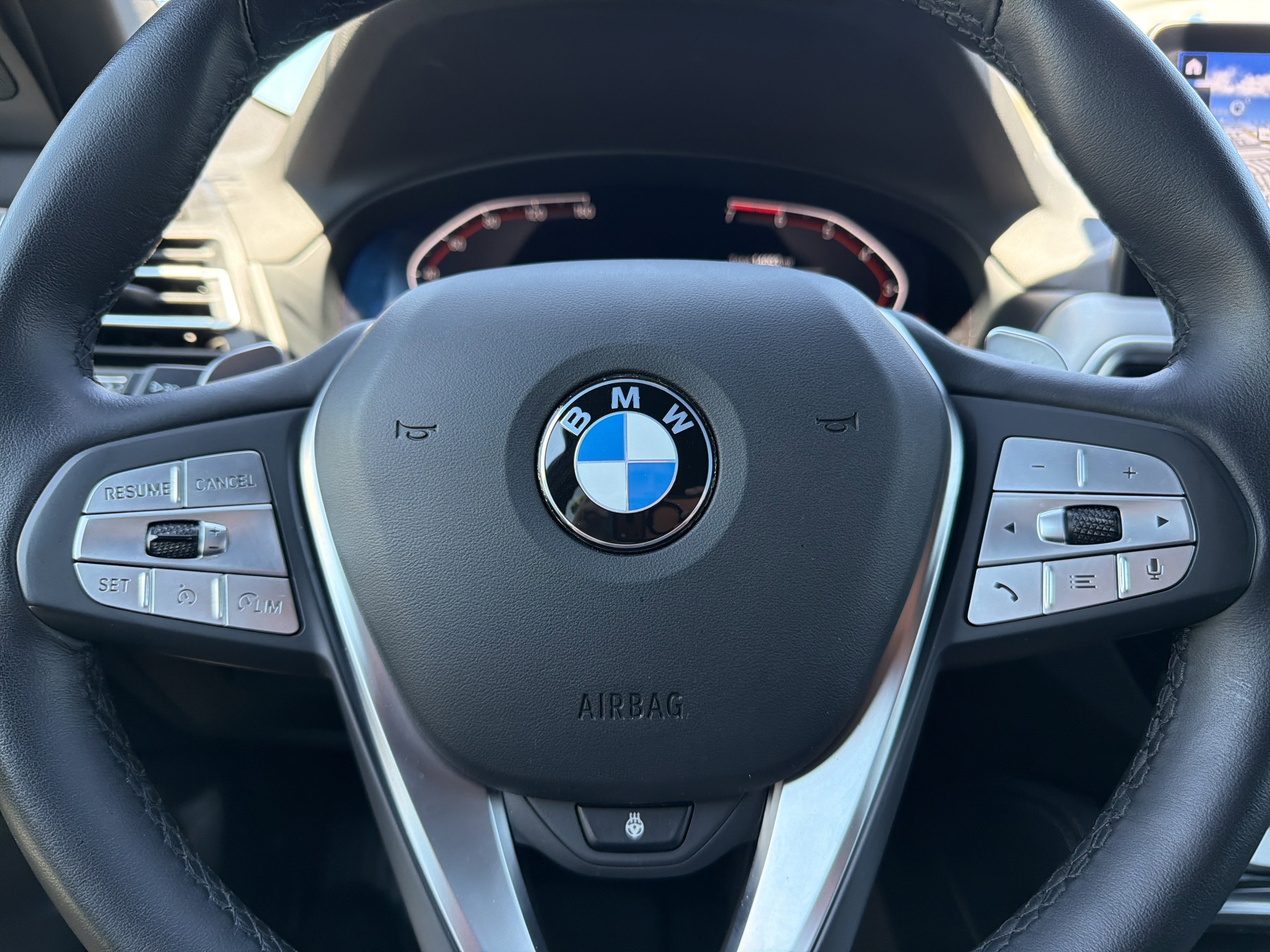 Used 2025 BMW X4 xDrive30i AWD/4WD image 13