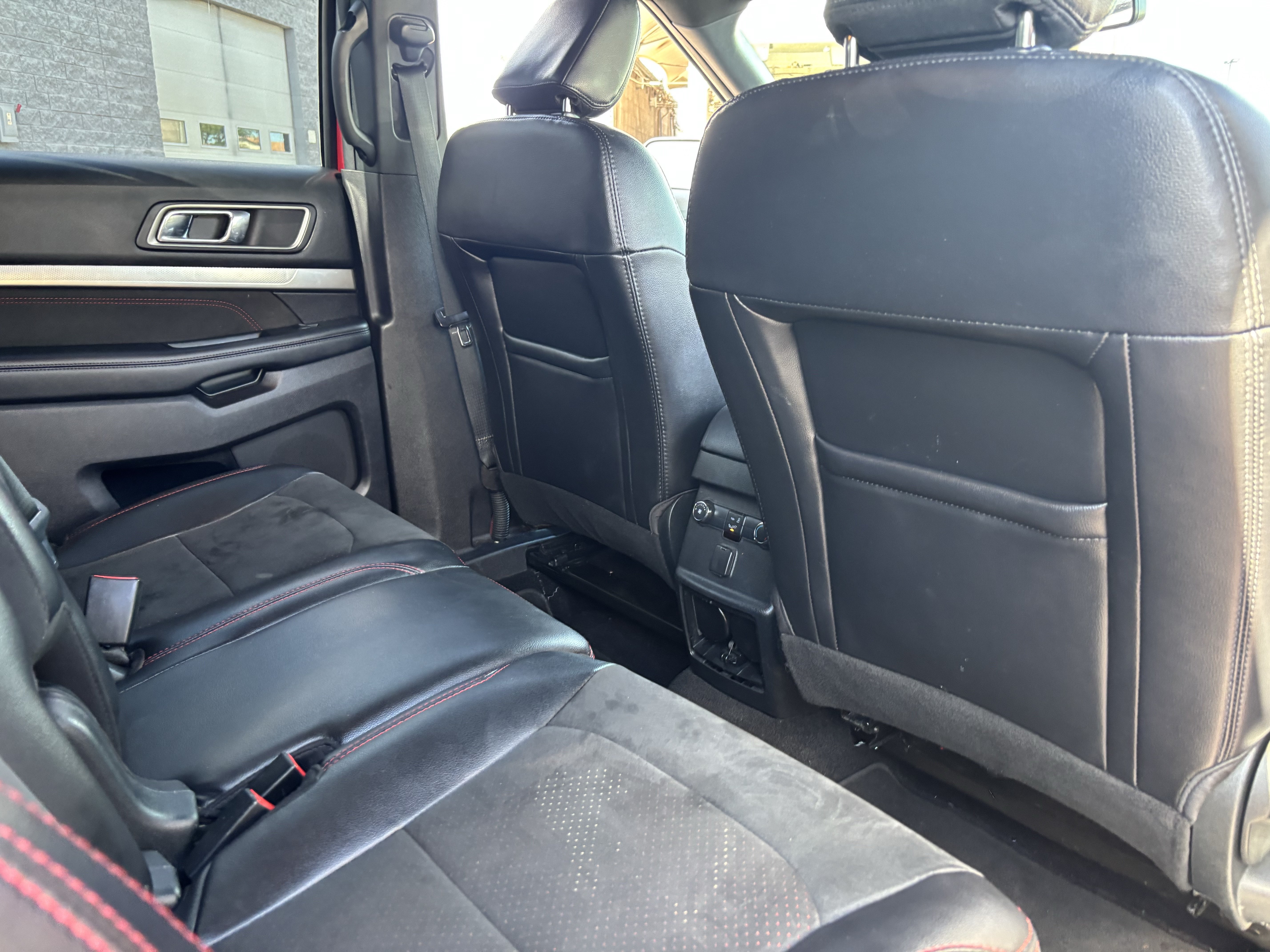 Used 2019 Ford Explorer XLT w/ Equipment Group 202A FWD image 11