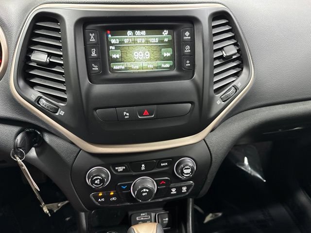 Used 2018 Jeep Cherokee Latitude w/ Safety Group AWD/4WD image 15