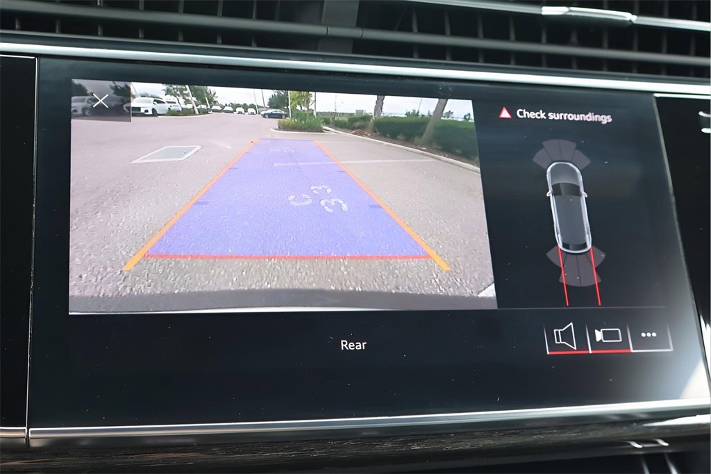 Used 2019 Audi Q8 Premium image 25