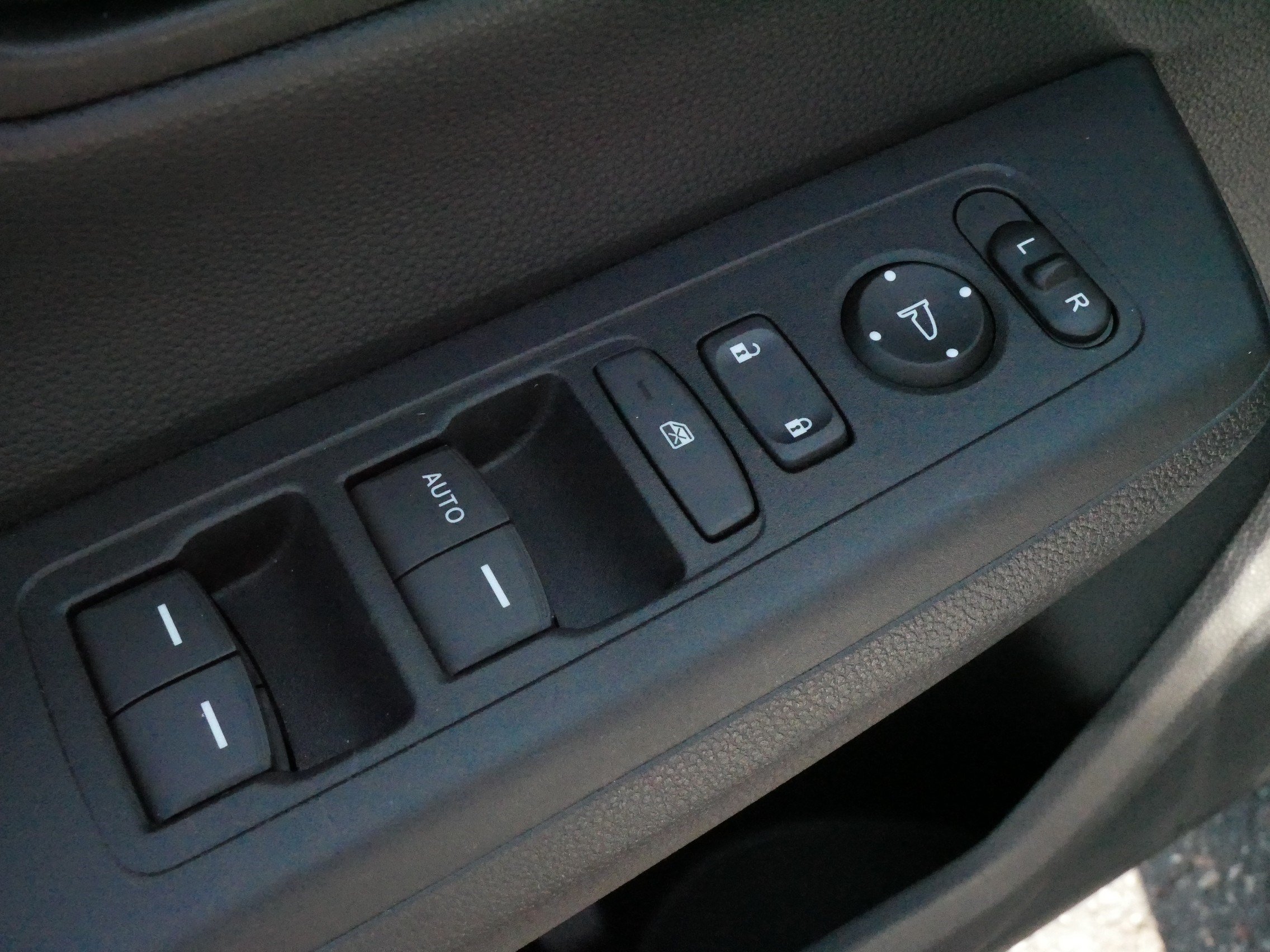 Used 2025 Honda CR-V LX image 19
