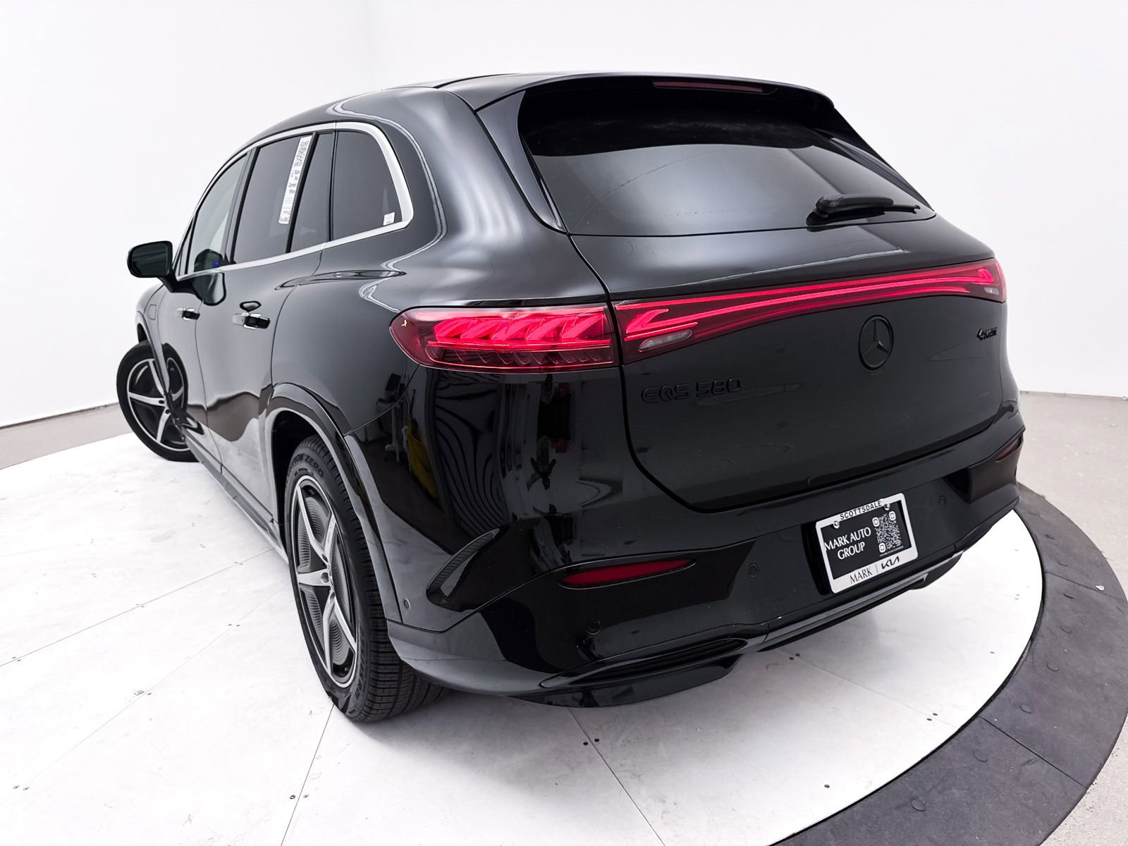 Used 2023 Mercedes-Benz EQS 580 4MATIC SUV image 9