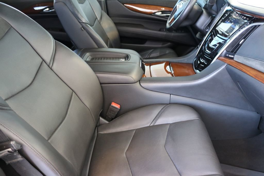 Used 2019 Cadillac Escalade Luxury image 46
