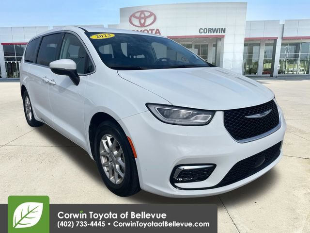 Used 2023 Chrysler Pacifica Touring-L image 1