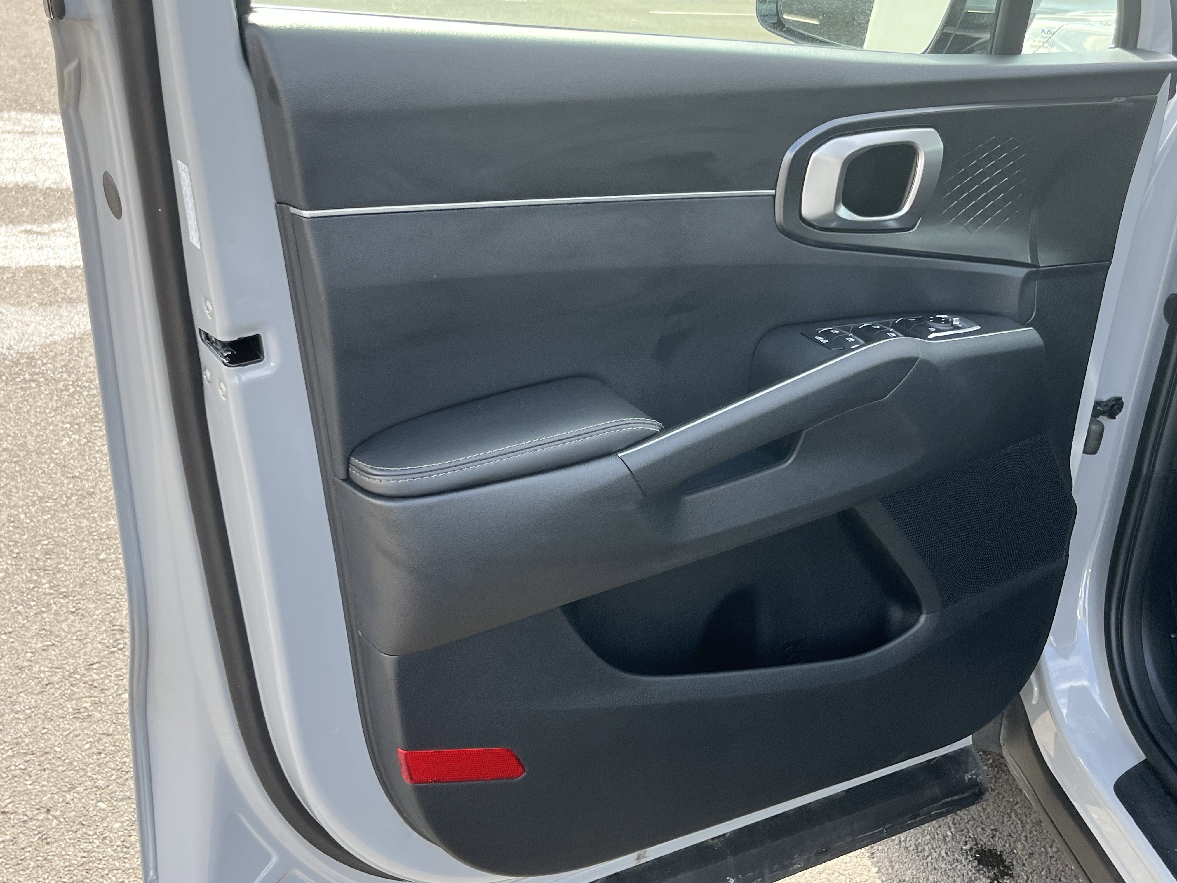 Used 2024 Kia Sorento S w/ Panoramic Sunroof Package image 16