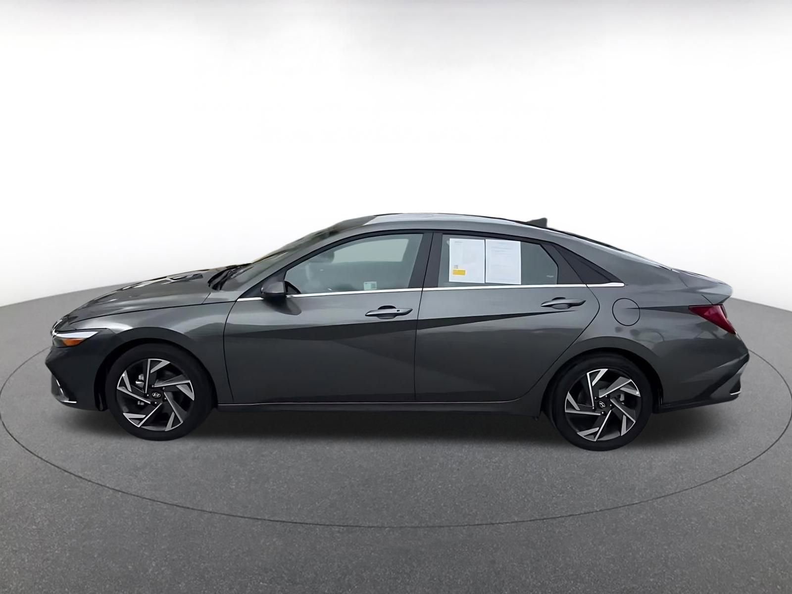 Used 2025 Hyundai Elantra SEL FWD image 9