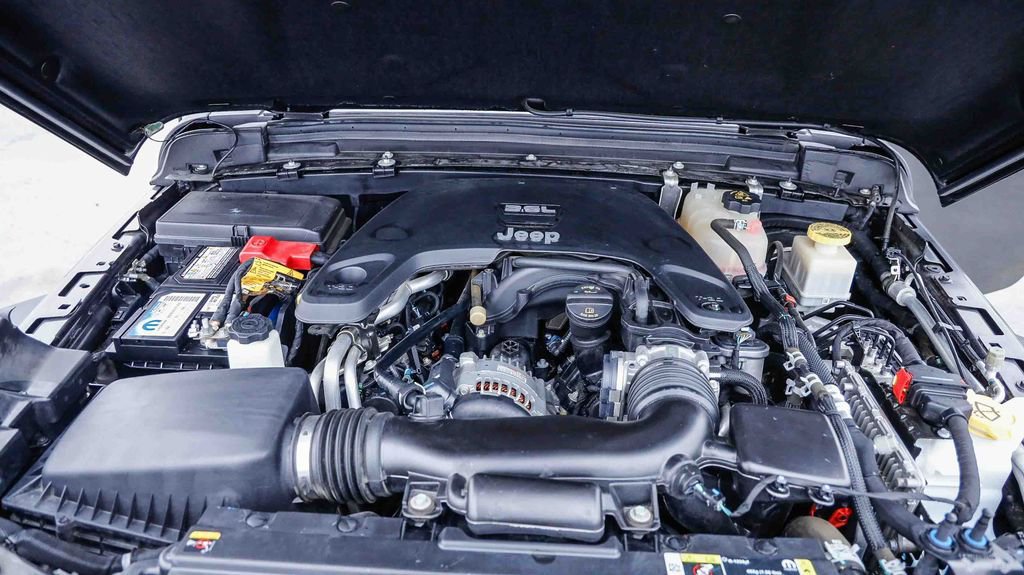 Certified 2021 Jeep Gladiator Willys image 28