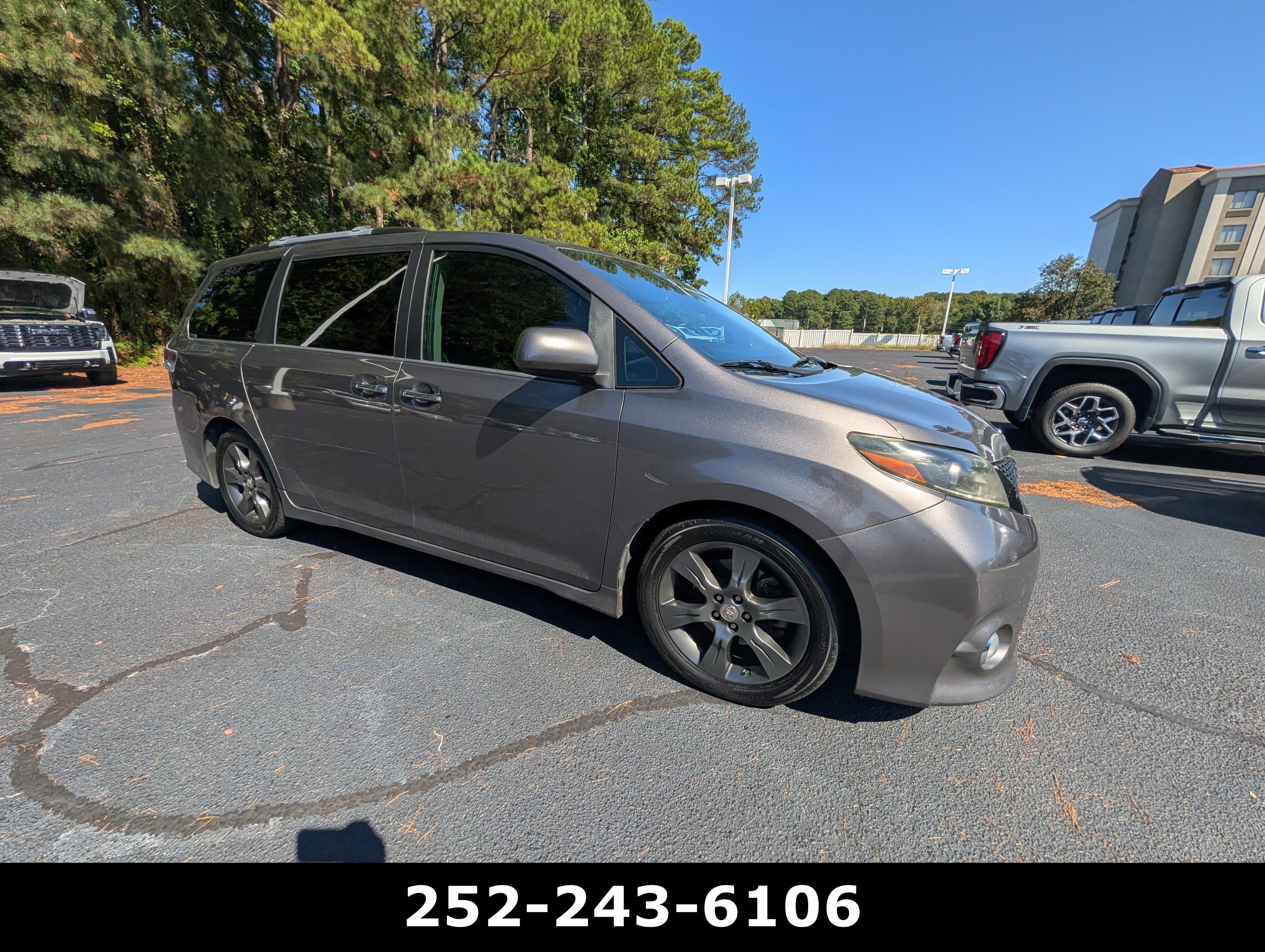 Used 2016 Toyota Sienna SE Premium FWD image 4