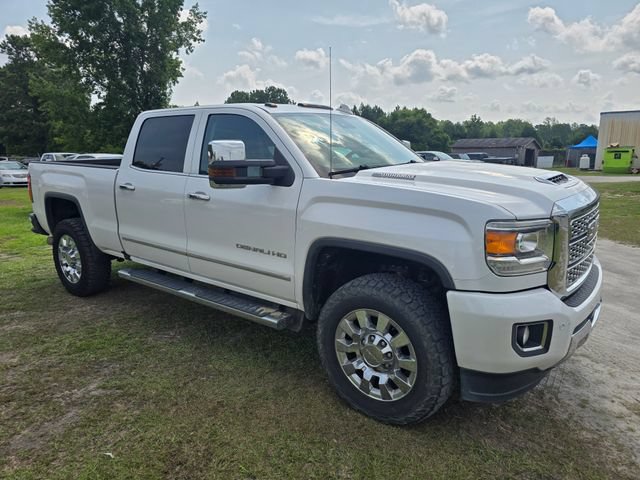 Used 2019 GMC Sierra 2500 Denali w/ Duramax Plus Package AWD/4WD image 11