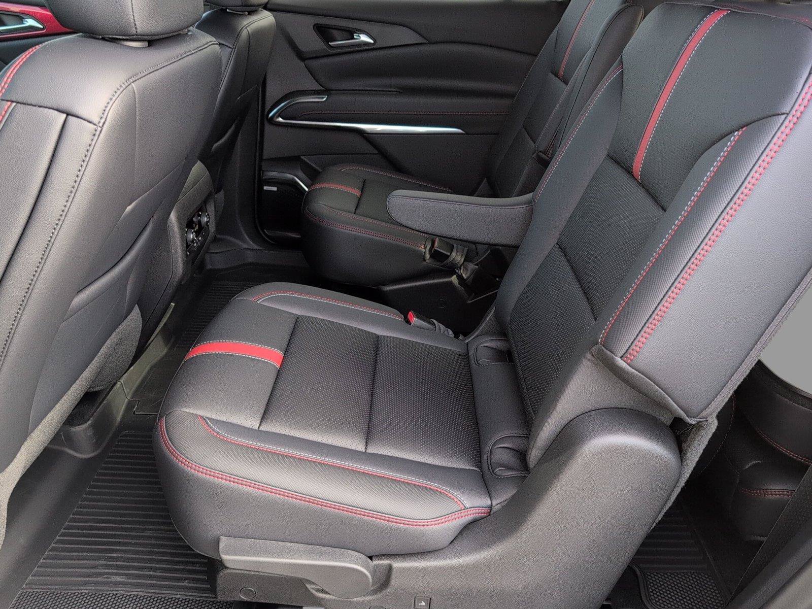 New 2026 Chevrolet Traverse RS w/ LPO, Floor Liner Package FWD image 31