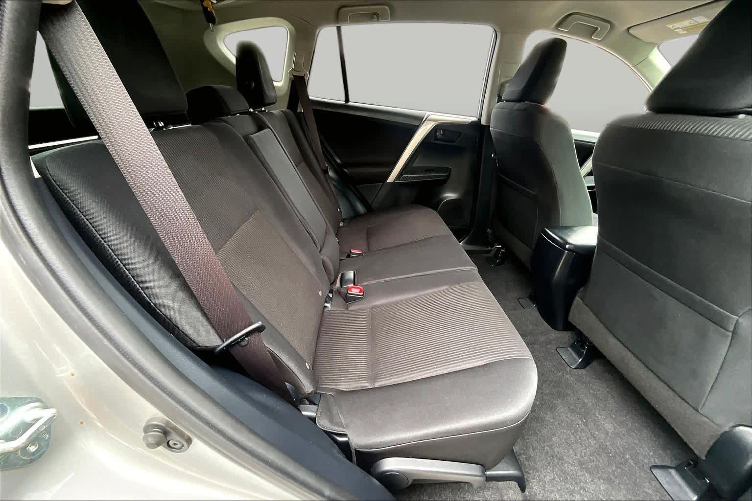 Used 2015 Toyota RAV4 LE FWD image 19