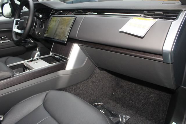 New 2026 Land Rover Range Rover Long Wheelbase SE image 24