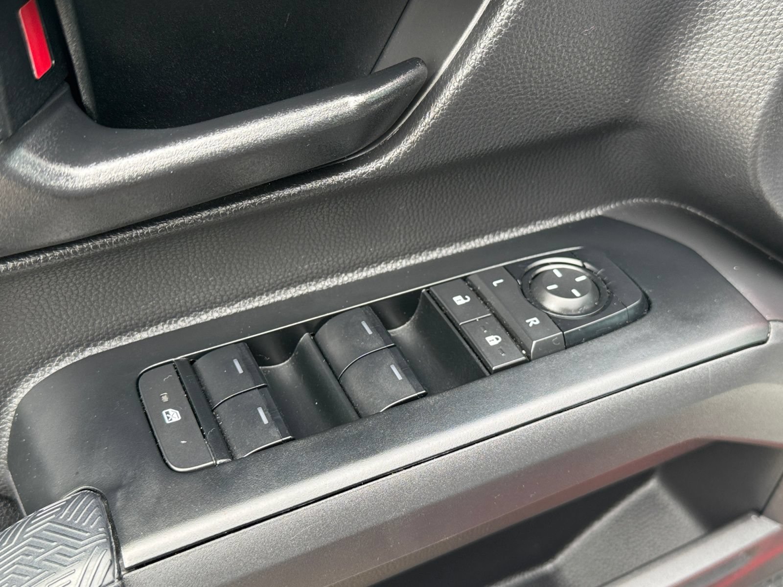 Used 2025 Toyota Tacoma SR AWD/4WD image 15