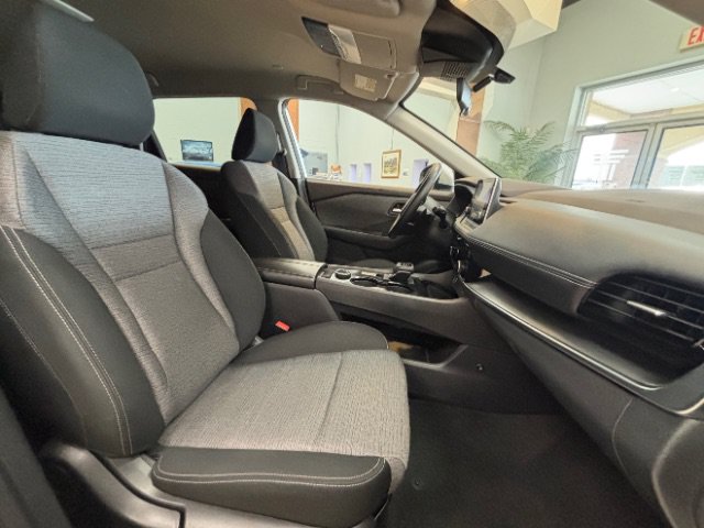 Used 2022 Nissan Rogue SV AWD/4WD image 12