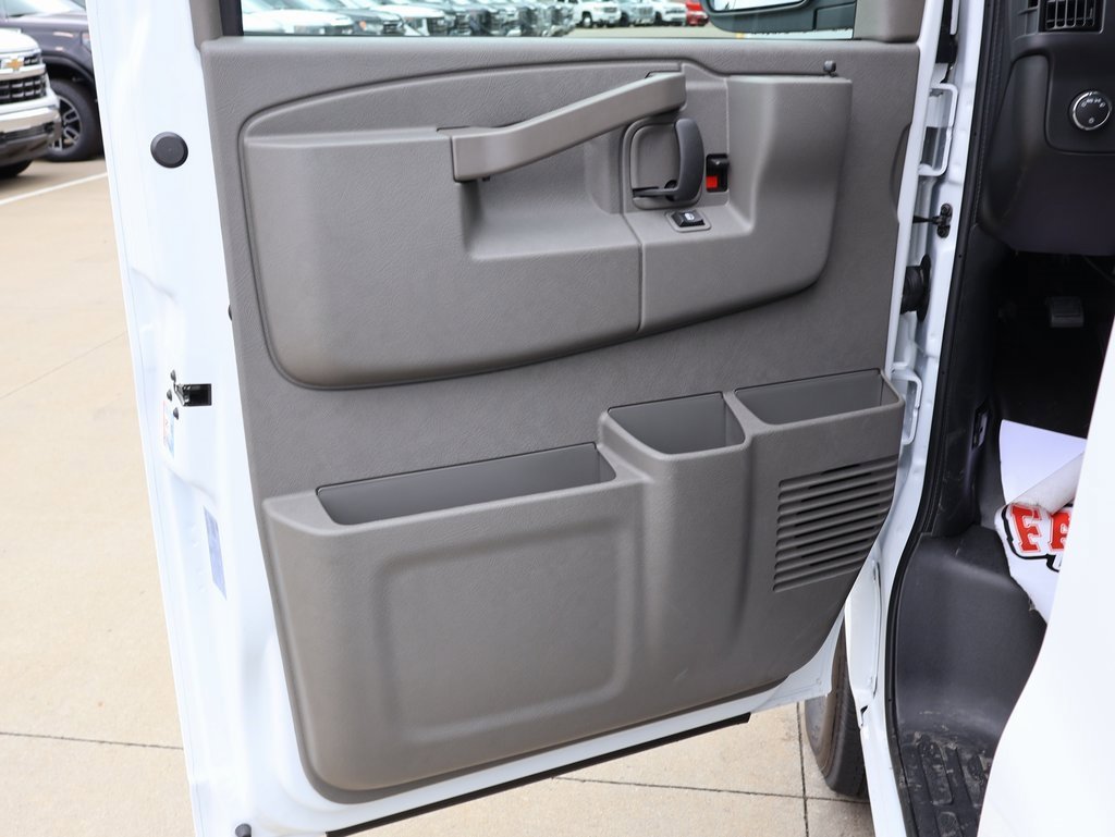 New 2025 GMC Savana 2500 w/ Enhanced Convenience Package image 9