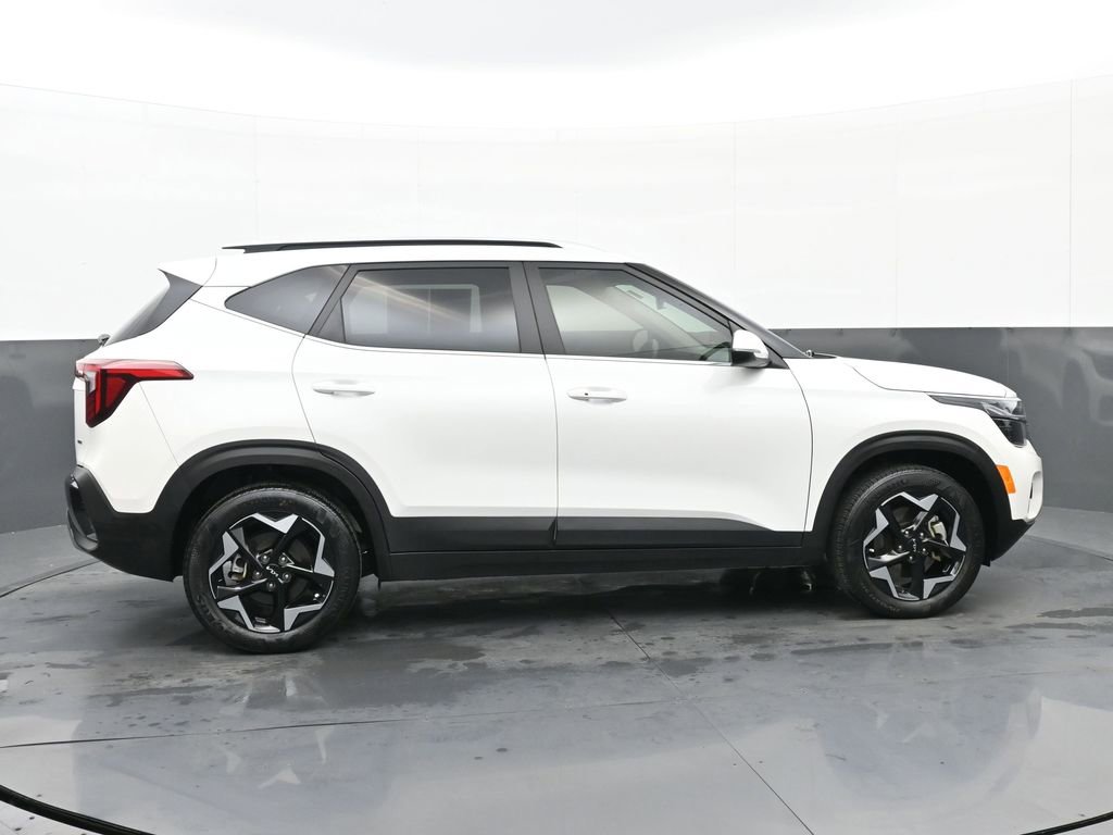 Used 2024 Kia Seltos EX image 2