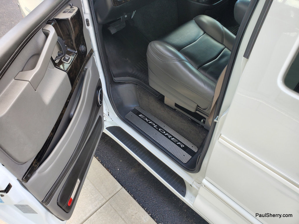 Used 2020 Chevrolet Express 2500 w/ Enhanced Convenience Package RWD image 41