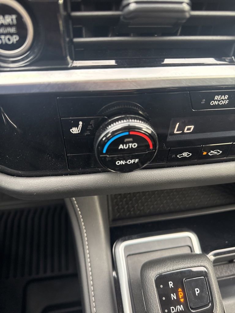 Used 2024 Nissan Pathfinder SV image 33