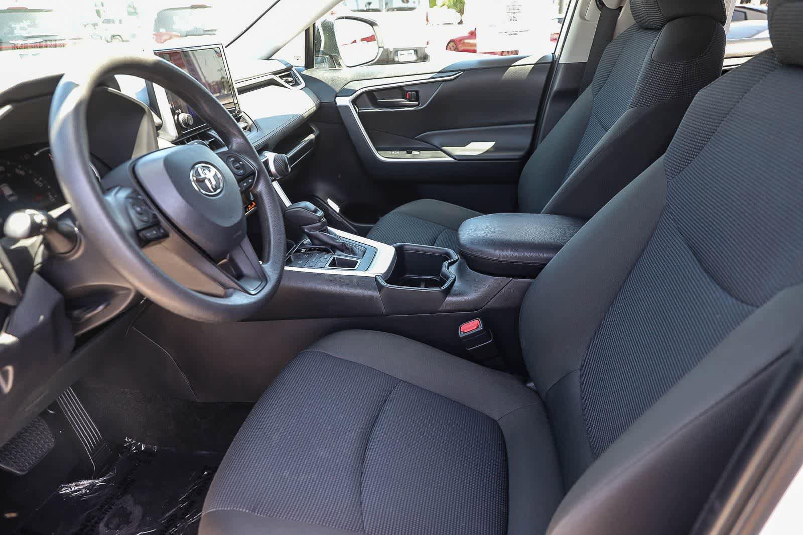 Used 2024 Toyota RAV4 LE AWD/4WD image 18