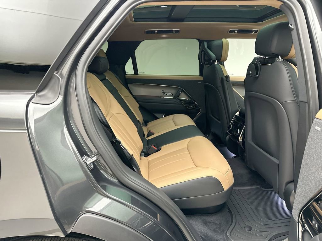 New 2026 Land Rover Range Rover Sport Dynamic SE AWD/4WD image 15