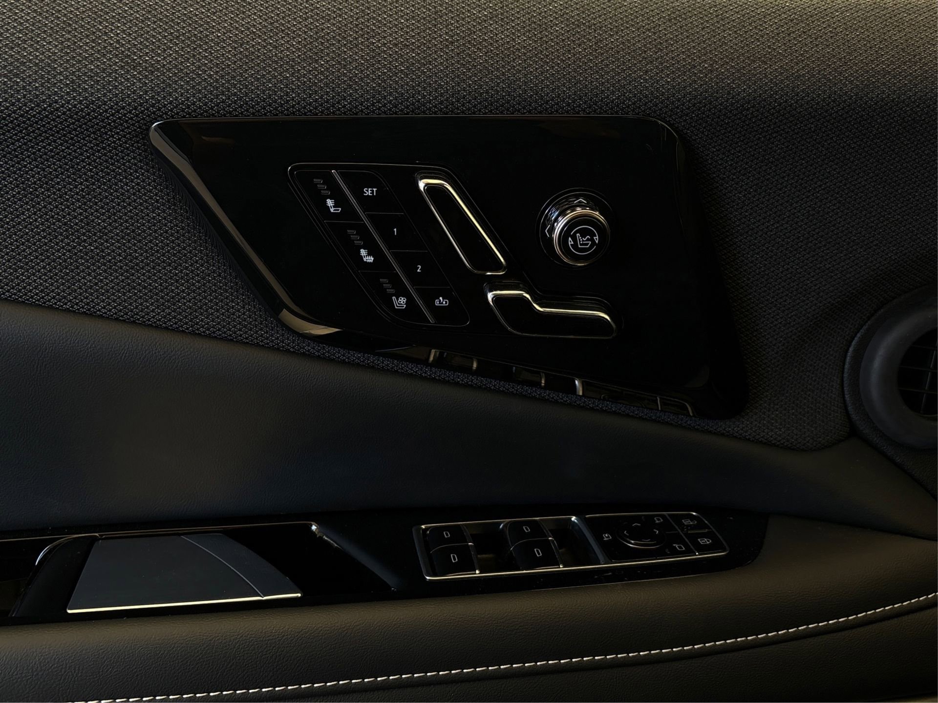 New 2026 Cadillac Optiq V image 30