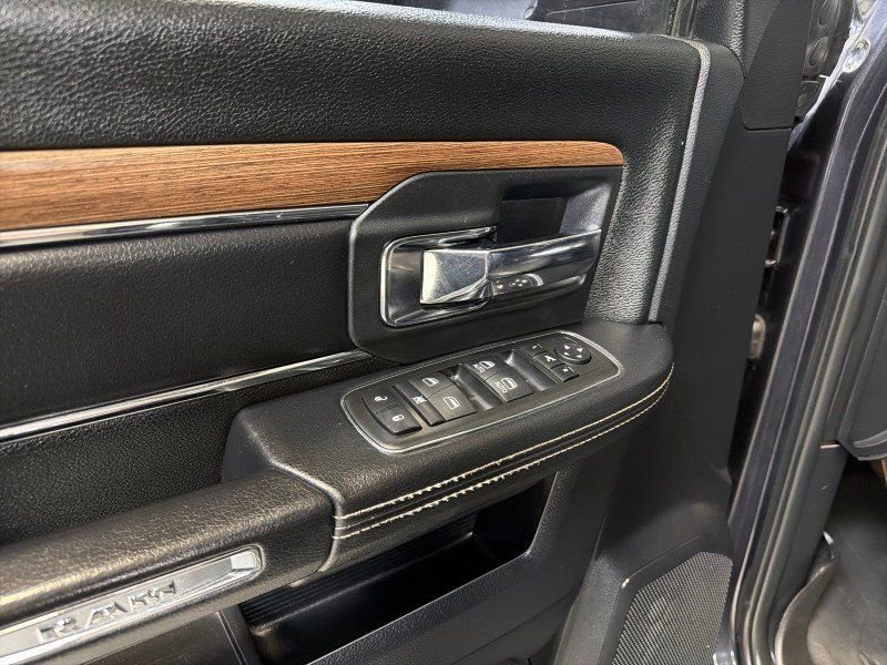 Used 2015 RAM 3500 Laramie w/ Convenience Group AWD/4WD image 17