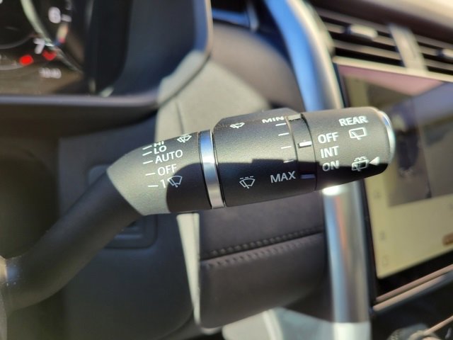 Used 2024 Land Rover Discovery S image 31