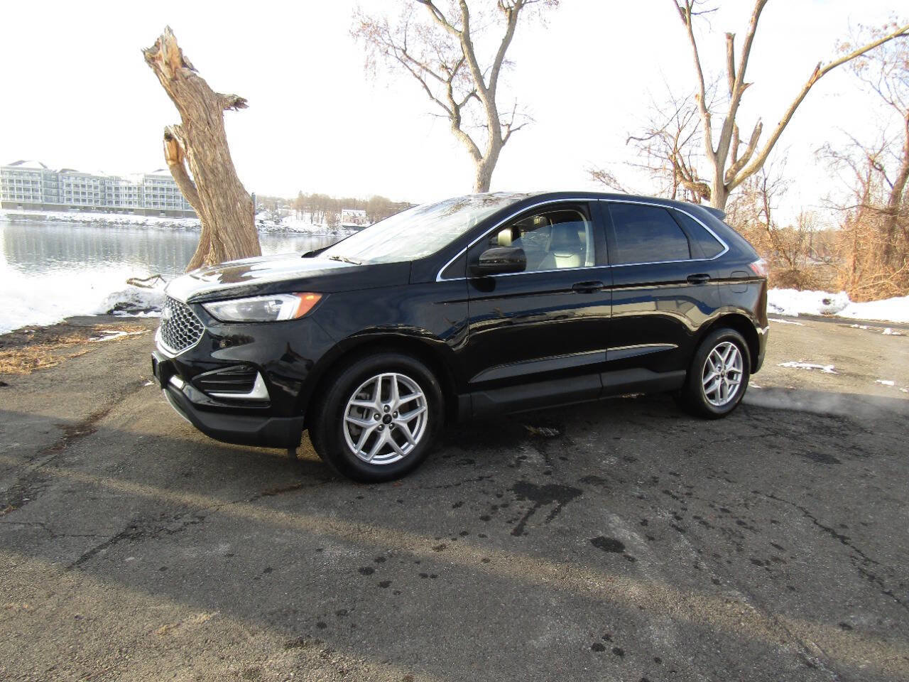 Used 2023 Ford Edge SEL image 2