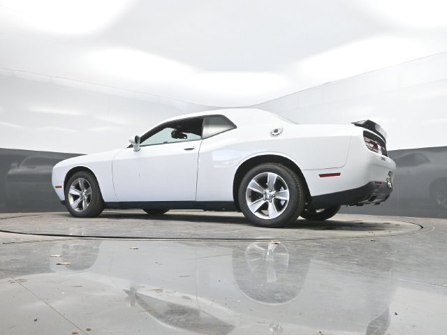 Used 2015 Dodge Challenger SXT RWD image 34