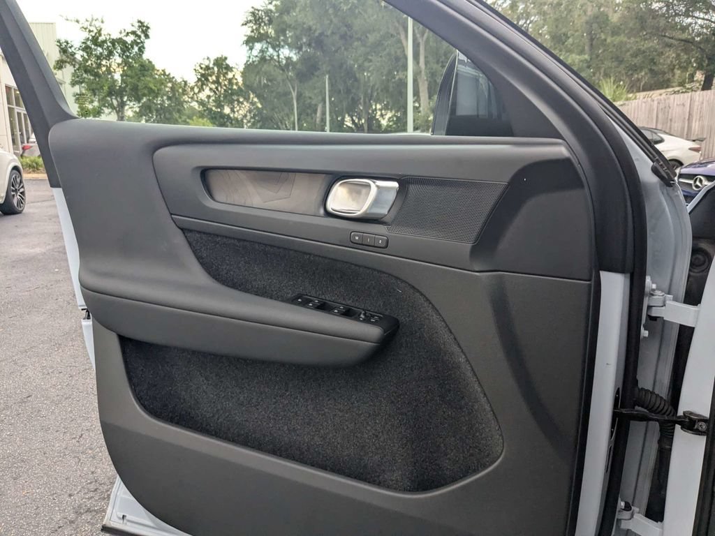 Certified 2024 Volvo C40 Recharge Core AWD/4WD image 30