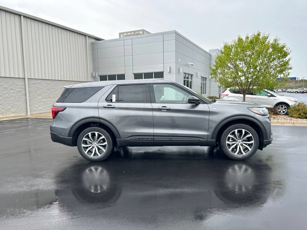 New 2027 Ford Explorer ST-Line AWD/4WD image 5