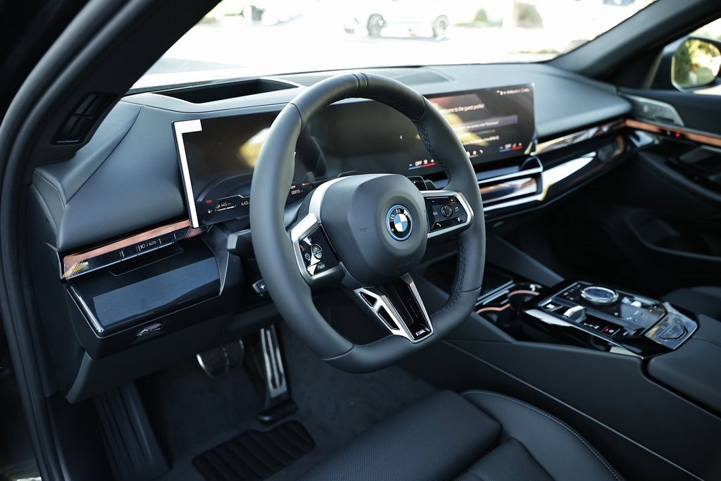 New 2026 BMW 550e xDrive w/ Premium Package image 20