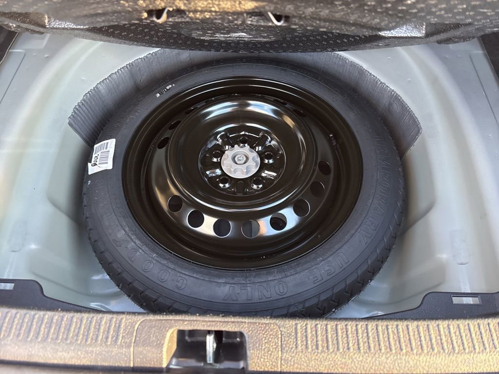 Used 2025 Toyota Camry SE image 9