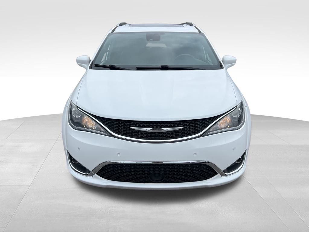 Used 2020 Chrysler Pacifica Touring-L image 3