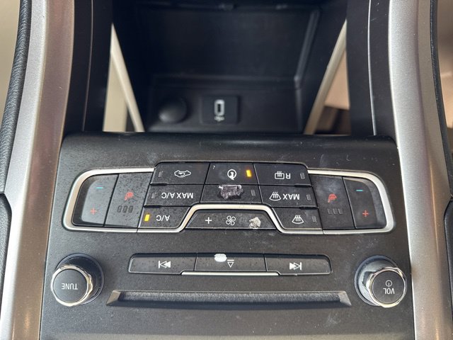 Used 2017 Ford Fusion SE w/ Fusion SE Technology Package FWD image 24