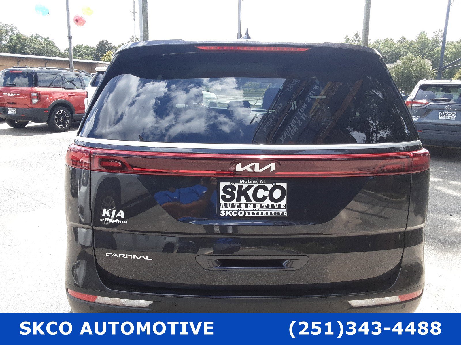 Used 2024 Kia Carnival LX image 4