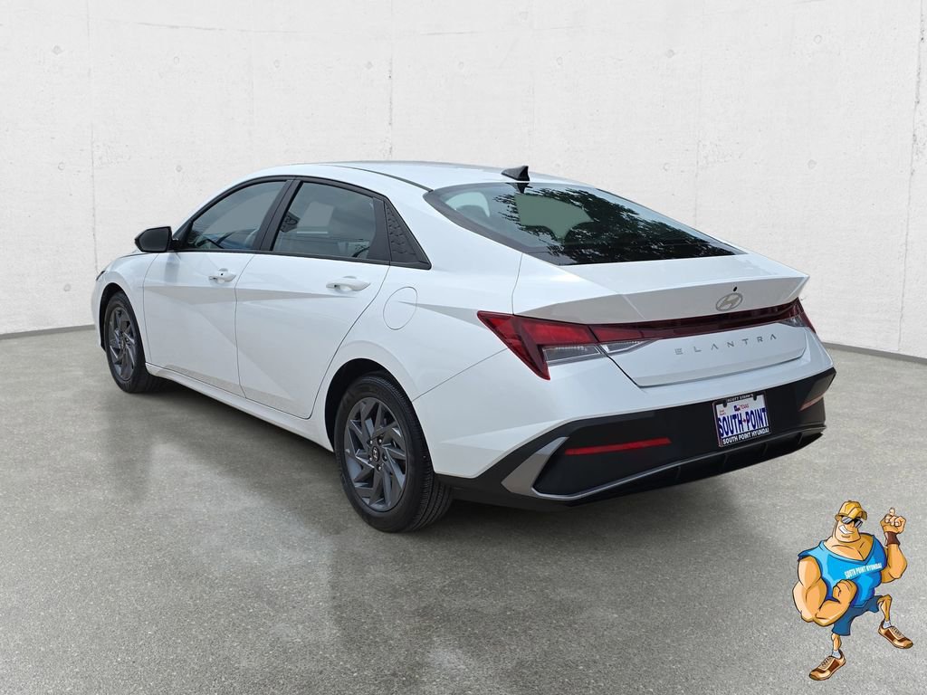 Certified 2024 Hyundai Elantra SEL image 7