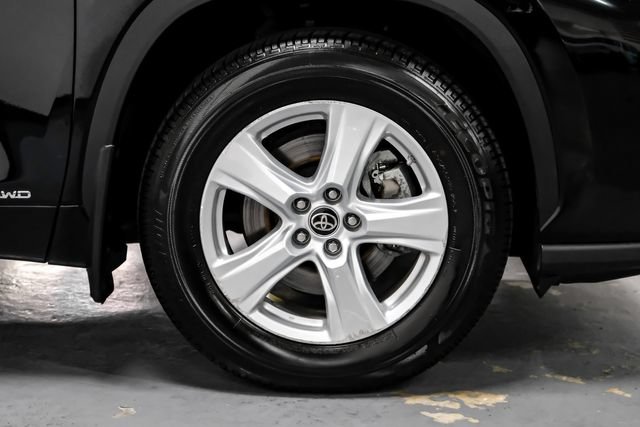 Used 2023 Toyota Highlander LE AWD/4WD image 58